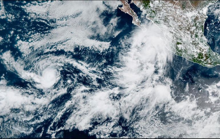El fenómeno se localiza frente a las costas de Baja California Sur y continúa intensificándose. AP/ NOAA.