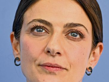 La actriz Barbara Ronchi es la protagonista de la cinta “Elisa”, que compite por el León de Oro. EFE