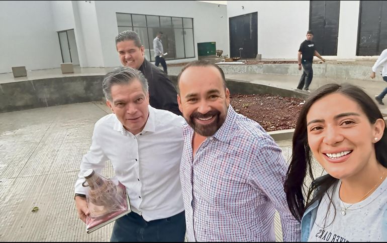 El subsecretario de Salud, Ramiro López, y el presidente municipal de Tonalá, Sergio Chávez, recorrieron hace algunas semanas las instalaciones del próximo Hospitalito de Tonalá. ESPECIAL