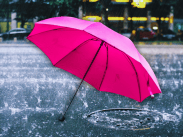 Las lluvias puntuales fuertes a intensas reducirán la visibilidad en tramos carreteros y zonas urbanas. ESPECIAL / CANVA