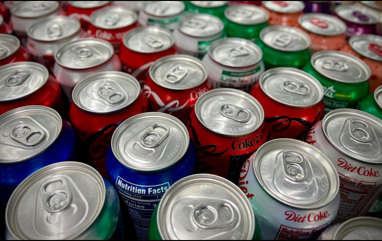 Esto pasa al tomar refresco light con frecuencia. UNSPLASH / C. WOLLBORG