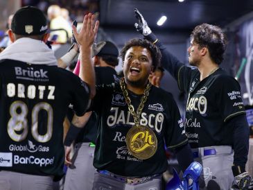 Willie Calhoun pegó su cuarto jonrón en la serie contra los sultanes, un batazo que en su momento empató el juego. CORTESÍA/Charros de Jalisco