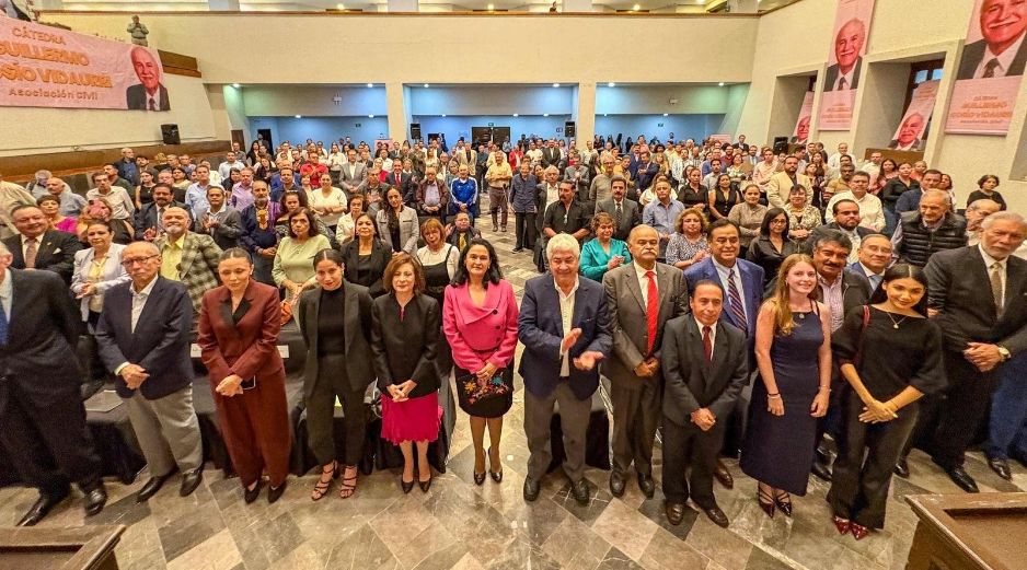 Durante el homenaje, se compartieron anécdotas y enseñanzas que marcaron la trayectoria de Cosío Vidaurri. CORTESÍA