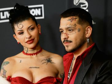 Cazzu y Christian Nodal. Los cantantes posaron junto en 2022 durante un viaje a Las Vegas; actualmente tienen problemas por cuestiones legales de su hija. AFP/F. Harrison