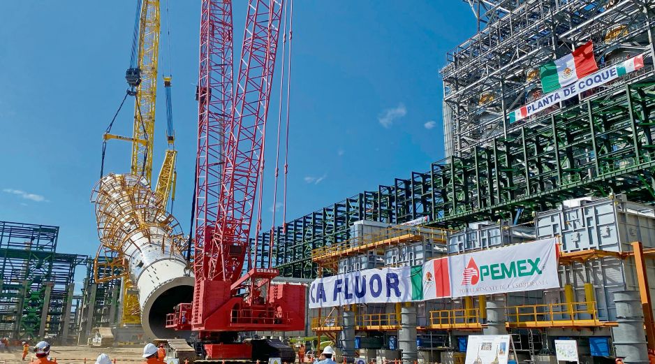 Salina Cruz. La planta de Pemex enfrenta dificultades con sus prestadores de servicios. ESPECIAL