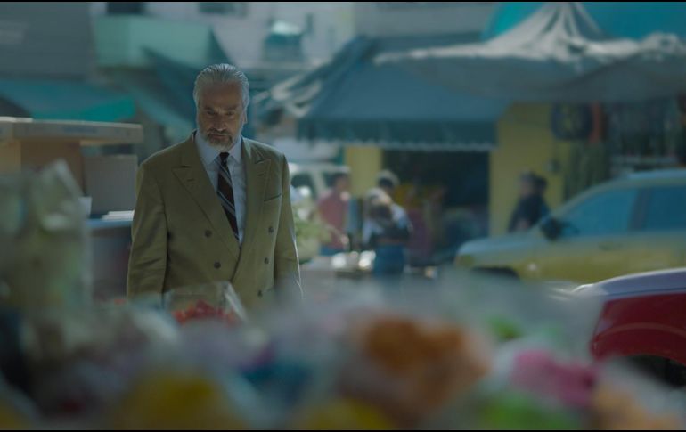 Por medio de la comedia y el drama, 