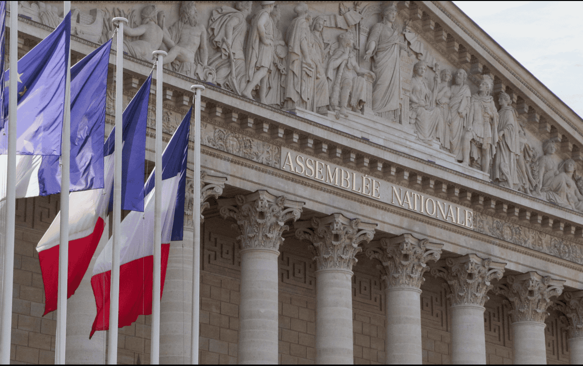 François Bayrou buscaba convencer a los diputados de apoyar su plan presupuestario para 2026, que prevé 44 mil millones de euros de recortes. EFE / E. Sapiña