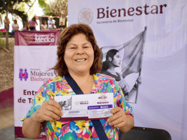 La Pensión Mujeres Bienestar otorga 3 mil pesos bimestrales a mujeres de 60 a 64 años en México para mejorar su calidad de vida y economía. CORTESÍA/Secretaría del Bienestar