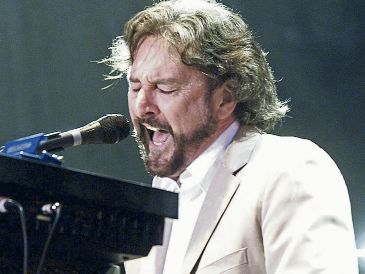El vocalista convirtió su piano Wurlitzer en uno de los sonidos más característicos del grupo. EFE