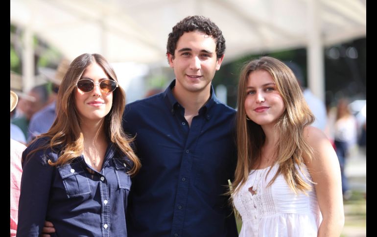 vana Guerra, Andrés Sánchez y Greta Ontiveros en el inicio de la Temporada Grande 2025 de la Plaza de Toros Nuevo Progreso. GENTE BIEN JALISCO / C. Jimeno