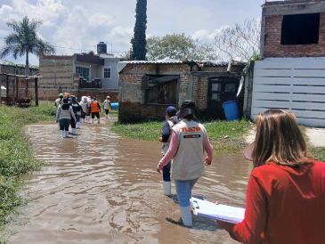 Se desplegó personal de la Coordinación General de Cercanía y Corresponsabilidad Social para escuchar a los vecinos y canalizar apoyos. CORTESÍA