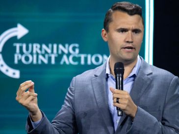 El ataque ocurrió mientras se encontraba frente al público, lo que generó una inmediata movilización. EFE/ARCHIVO