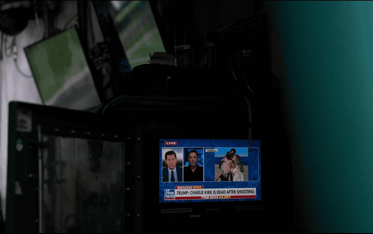 Además, agentes del FBI confiscaron el rifle con el que fue baleado Charlie Kirk. EFE / K. Bartkowski