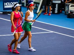 La tenista mexicana Giuliana Olmos, haciendo dupla con la indonesia Aldila Sutjiadi, en el torneo de tenis que se lleva a cabo en Guadalajara. EL INFORMADOR / A. Navarro