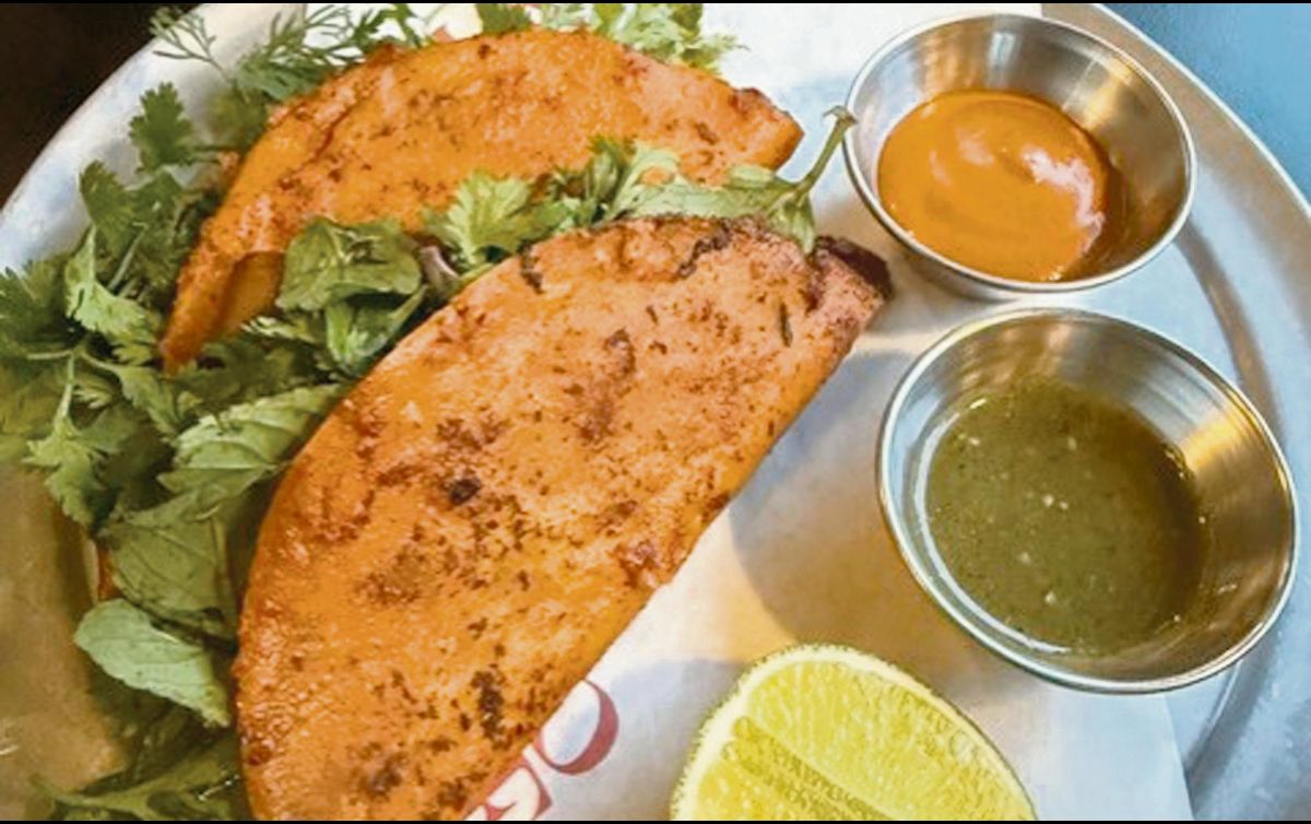 Disfruta de una buena copa o botella de vino con tus alimentos en Loco Wine. ESPECIAL