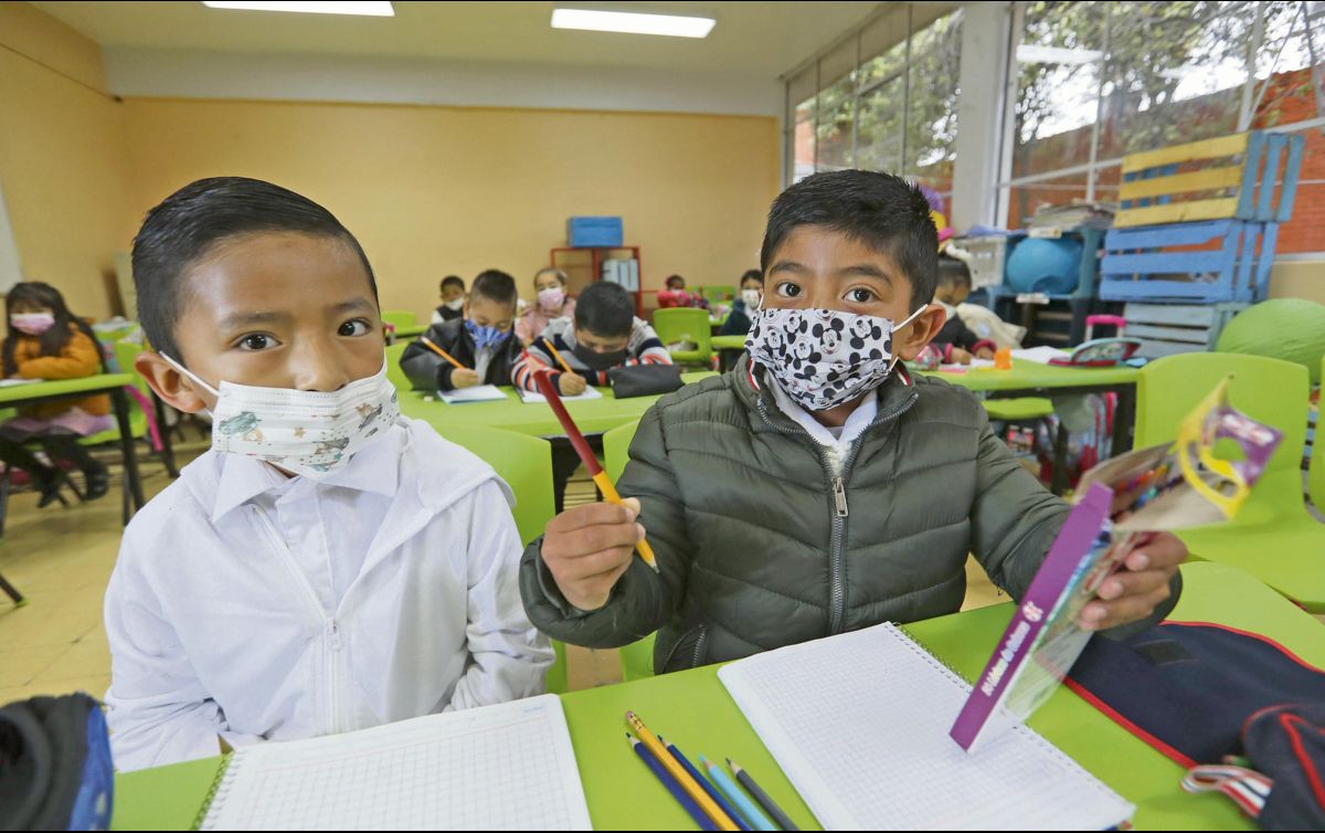 Estudiantes participan en clases presenciales, mientras sus familias pueden deducir colegiaturas y transporte escolar. EL INFORMADOR/ Archivo