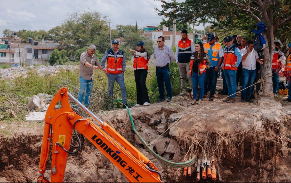 La Presidenta de Guadalajara, Vero Delgadillo, inspeccionó la reparación del socavón que se formó el jueves pasado en la Avenida Jesús Reyes Heroles. ESPECIAL