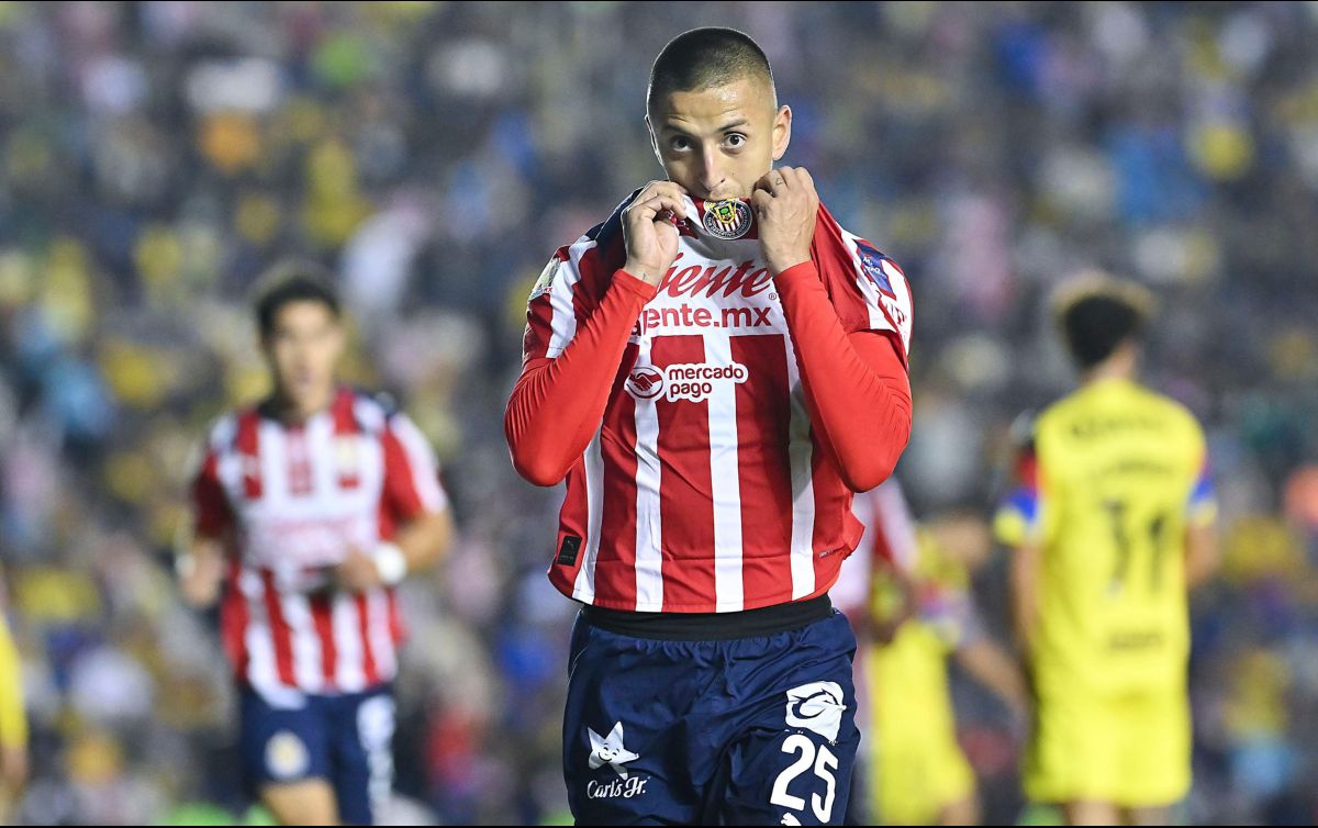Chivas no ha brindado un parte médico sobre la lesión del futbolista. IMAGO7.