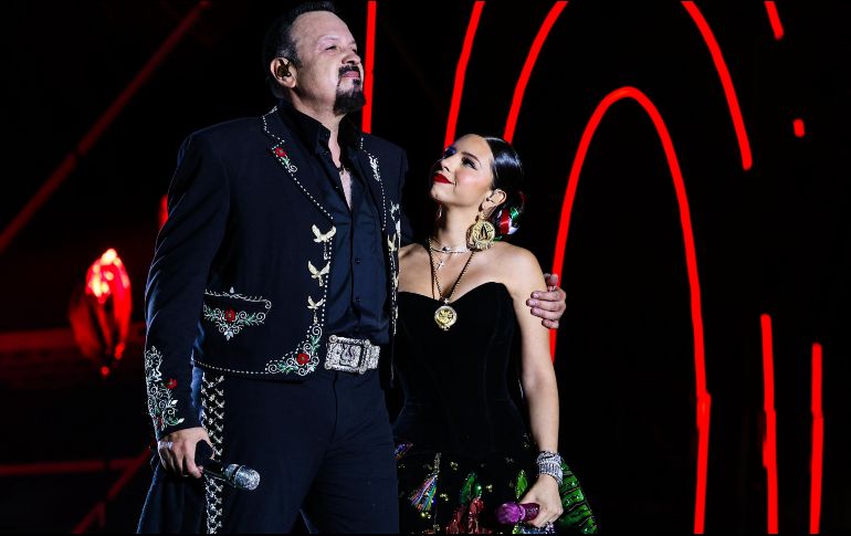 Los Aguilar cautivaron al público tapatío con un emotivo concierto en el Centro Histórico de Guadalajara. EL INFORMADOR/ A. Navarro