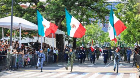 El desfile contó con la presencia de cuatro mil 077 elementos entre militares y civiles, 437 vehículos, entre otros. EL INFORMADOR / J. Acosta