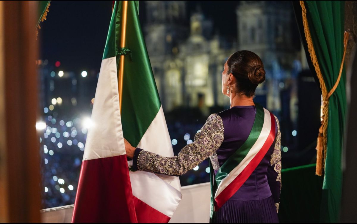 Con este acto, Claudia Sheinbaum marcó un precedente al ser la primera mujer en encabezar esta significativa tradición nacional. ESPECIAL / Gobierno de México