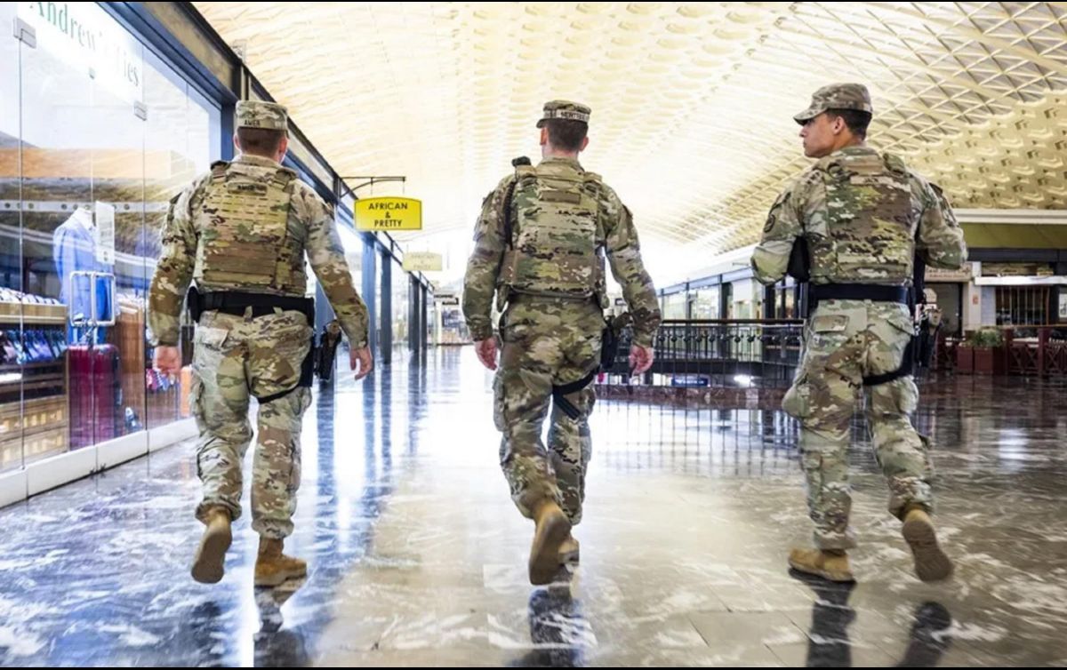 “Estuve presente en Chicago hoy para dejar claro que no cederemos”, dijo la secretaria del Departamento de Seguridad Nacional (DHS), Kristi Noem. EFE / ARCHIVO