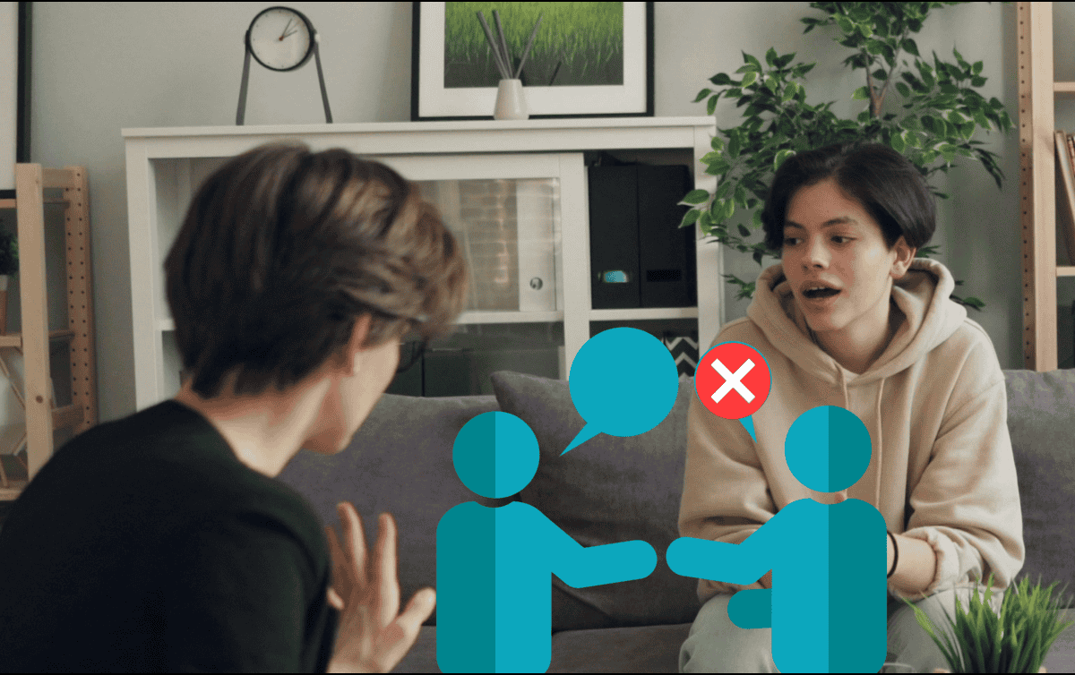 Según una experta, interrumpir durante una conversación es contraproducente para lograr acercarse a las demás personas. UNSPLASH / V. Gariev