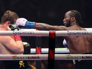 Álvarez sufrió una inesperada derrota frente a Terence Crawford en Las Vegas, un resultado que sorprendió a muchos expertos del boxeo. EFE/ ARCHIVO.