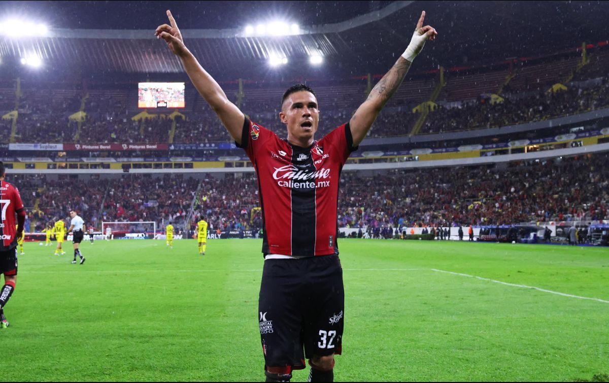 La reaparición del atacante llega en un momento clave para los tapatíos. IMAGO7.