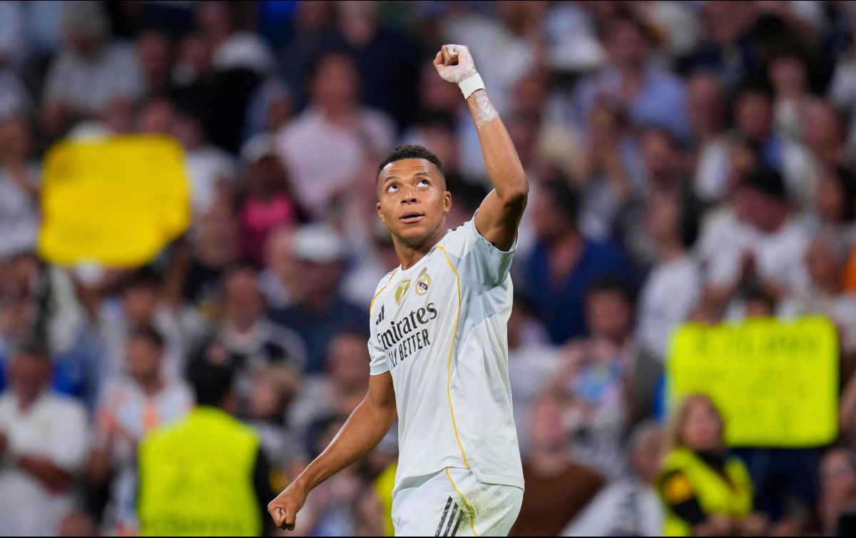 Kylian Mbappé convirtió dos penales y con ello llegó a 50 goles con el Madrid. EFE/M. Fernández