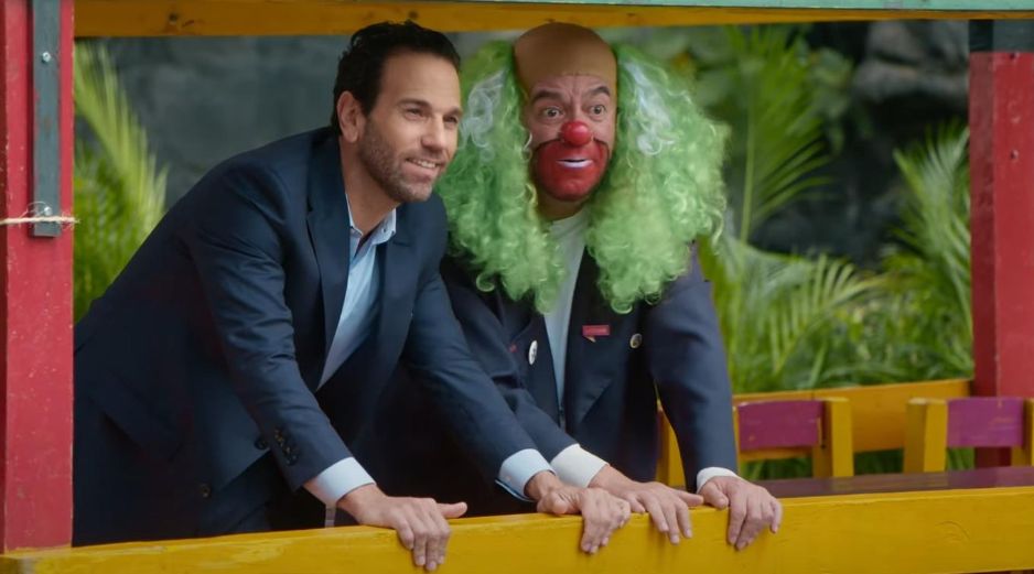 Loret y Brozo hicieron un recuento de los personajes políticos y militares implicados en la investigación. YOUTUBE/Latinus_us