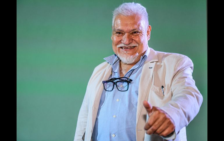 Al finalizar la Master Class, Michelle Friedman Hirsch, secretaria de Turismo de Jalisco, entregó un reconocimiento al actor y destacó la importancia de su presencia en este encuentro. EL INFORMADOR/ A. Navarro