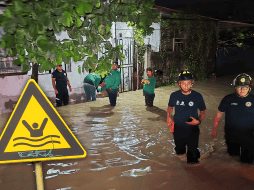 Fueron varios usuarios de redes quienes dieron testimonio de autos varados, inundaciones, canales desbordados y caos vial en el municipio costero de Jalisco. FACEBOOK / Gobierno Municipal de Puerto Vallarta