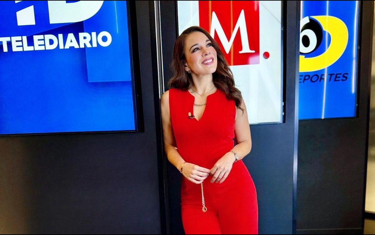Débora Estrella condujo noticiarios del Grupo Multimedios. X/Deb_Estrella