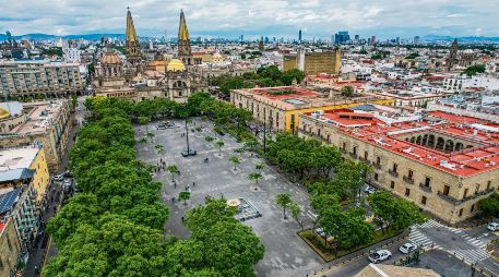 Corazón de la ciudad. Plaza de la Liberación en Guadalajara, espacio emblemático donde conviven la historia, el comercio y la vida cotidiana. EL INFORMADOR/A. Navarro