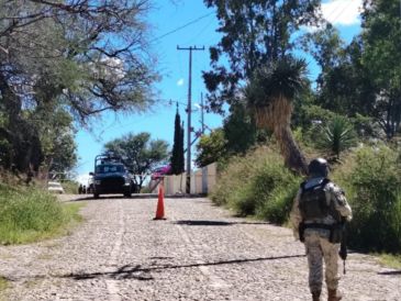 Los fallecidos portaban vestimenta táctica, quienes se presume eran integrantes del Cártel Nueva Generación. ESPECIAL