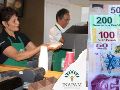 En algunos casos, los adultos mayores contratados de manera formal a través del programa de Vinculación Productiva del Inapam sí pueden recibir aguinaldo a fin de año. ESPECIAL / Inapam y CANVA