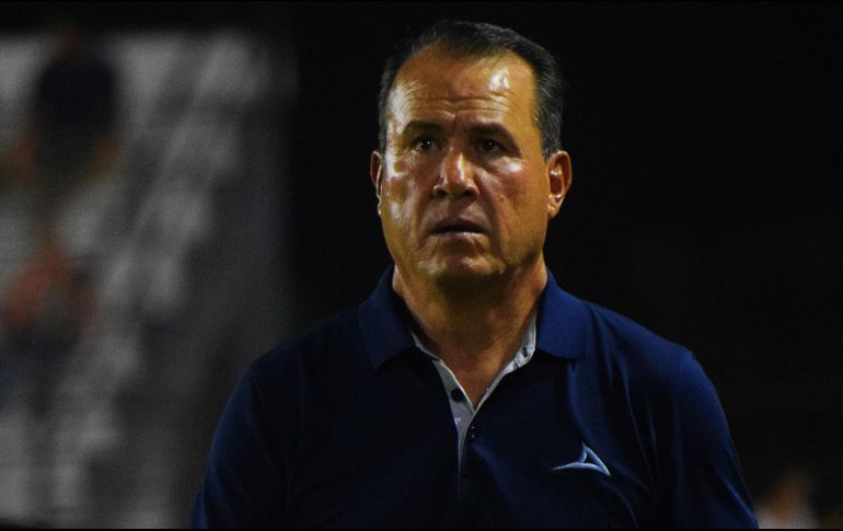 El exdirector técnico de Chivas, Efraín Flores, aseguró que actualmente el equipo rojiblanco le está poniendo la muestra al Atlas al brindar oportunidades a los jóvenes. IMAGO7.