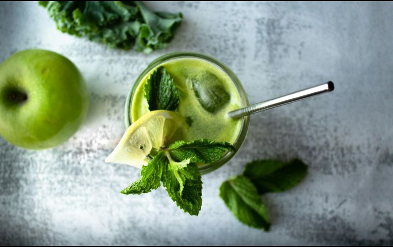 Esta es la mejor manera de tomar el jugo verde. UNSPLASH / C. RUMPF