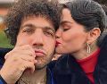 Benny Blanco y Selena Gomez, listos para su boda en Montecito, California, rodeados de glamour y detalles cuidadosamente planeados. ESPECIAL