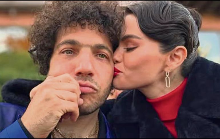 Benny Blanco y Selena Gomez, listos para su boda en Montecito, California, rodeados de glamour y detalles cuidadosamente planeados. ESPECIAL