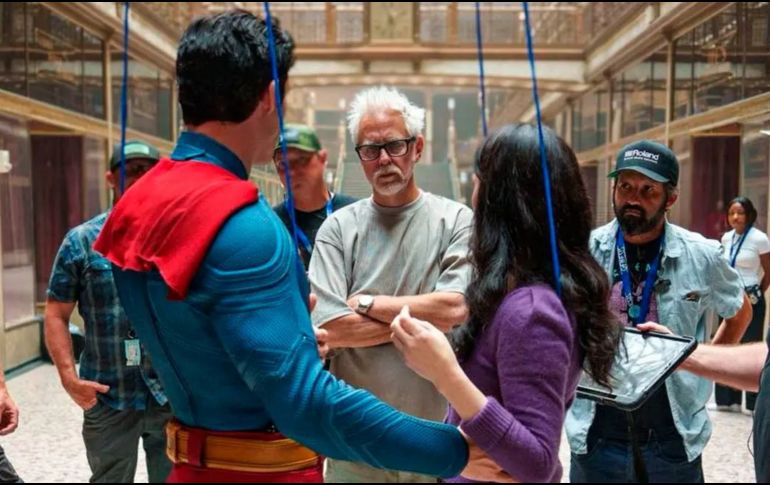 Gunn admitió que los espectadores pueden establecer paralelismos, pero insistió en que su enfoque al escribir es más emocional que político. X/@JamesGunn