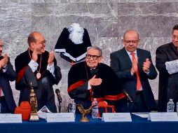 Autoridades y académicos del IDEJ entregaron el reconocimiento al jurista jalisciense por su trayectoria. ESPECIAL