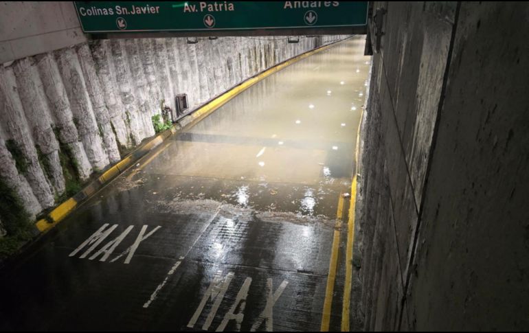 Afectaciones por la lluvia de la madrugada de este miércoles 1 de octubre. ESPECIAL/Policía Vial Jalisco