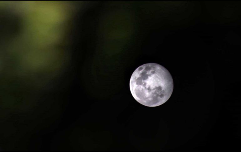 A la Luna se le ha vinculado con la irregularidad periódica femenina y la multiplicidad, debido a sus fases, mismas que repite cada 28 días. SUN / ARCHIVO