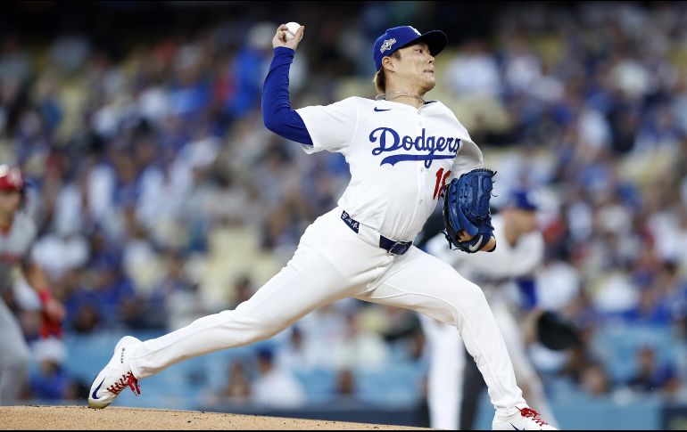 El japonés, Yoshinobu Yamamoto, guió con una apertura dominante la victoria de la novena angelina. EFE/C. Brehman