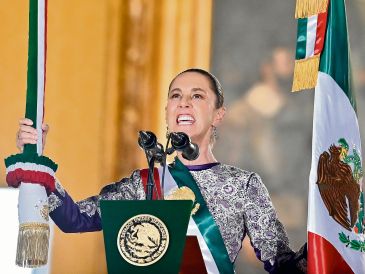 Claudia Sheinbaum dando el Grito el 15 de septiembre. Su llegada a la presidencia es un hito en la historia AFP/Y. Cortez