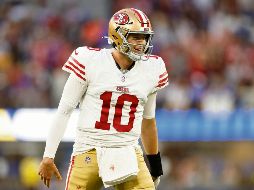 Mac Jones lideró con dos pases de anotación el triunfo de San Francisco sobre Los Ángeles. AFP/R. Martínez