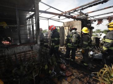 El incidente fue atendido por elementos de la  Base 2 y Base 5 de Bomberos de Guadalajara. ESPECIAL / FACEBOOK Protección Civil y Bomberos GDL