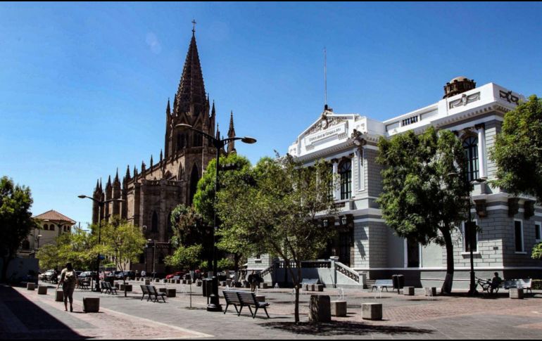 El espacio, anteriormente conocido como Andador Escorza, se ubica sobre la avenida Vallarta, casi al cruce con la avenida Enrique Díaz de León, a un costado del Museo de las Artes de la Universidad de Guadalajara. CORTESÍA/ UdeG